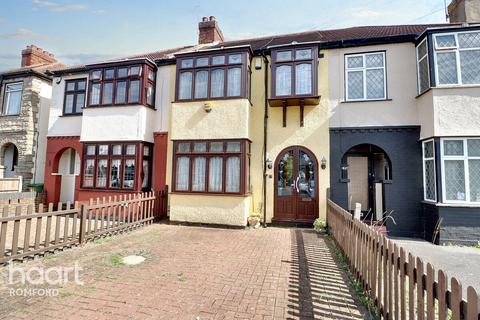 3 bedroom terraced house for sale, Southern Way, Romford, RM7 9PA