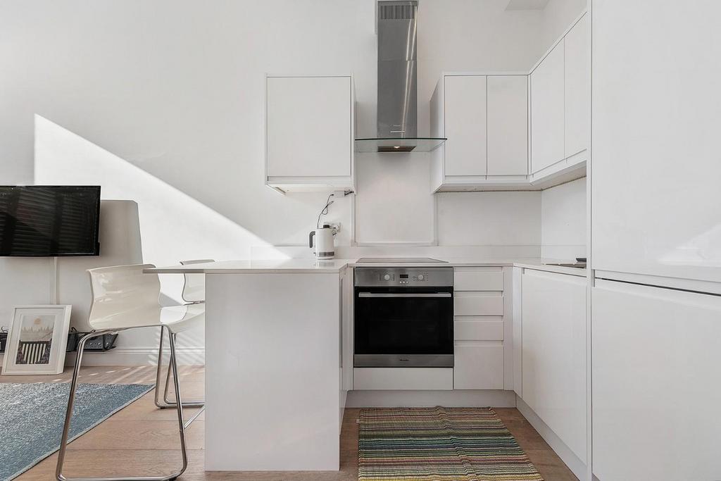 Kitchen (2).jpg