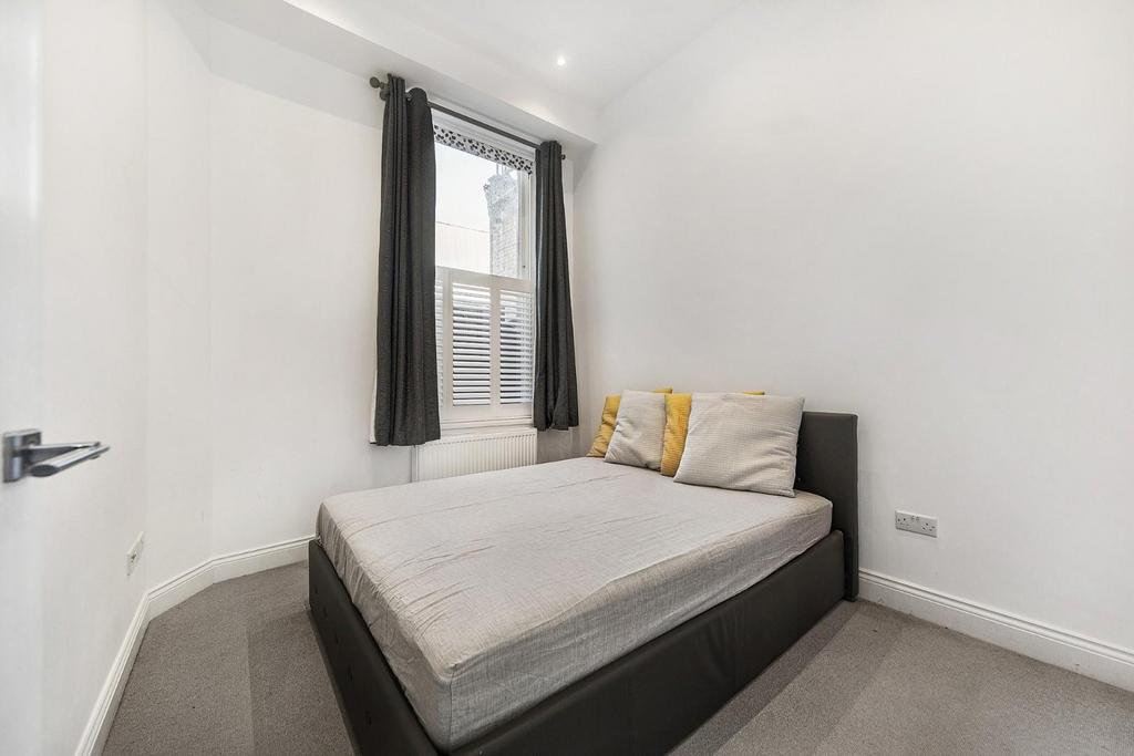 Bedroom One.jpg