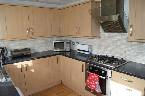 3 bedroom semi-detached house to rent, Jersey Avenue, Ellesmere Port, Cheshire. CH65 9HZ