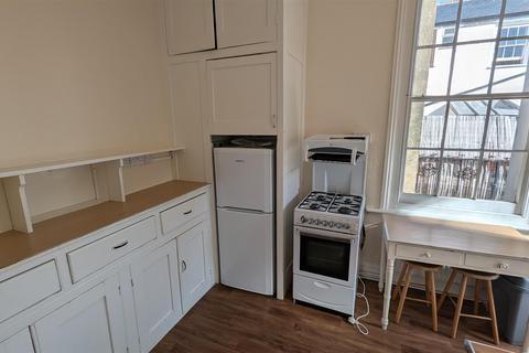 1 bedroom flat to rent, WESTERN COURT, QUEENS PLACE, PO5 3HG