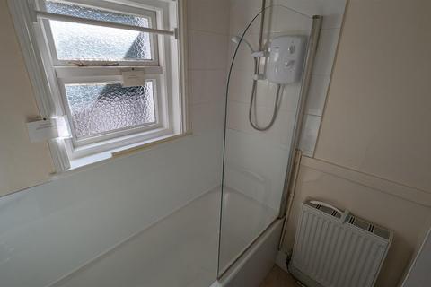 1 bedroom flat to rent, WESTERN COURT, QUEENS PLACE, PO5 3HG