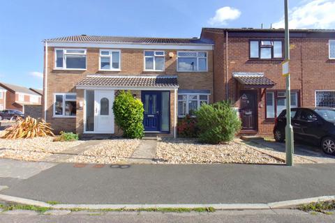 3 bedroom terraced house to rent, The Scimitars, Fareham PO14