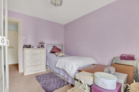 1 bedroom flat for sale, Station Parade, London NW2