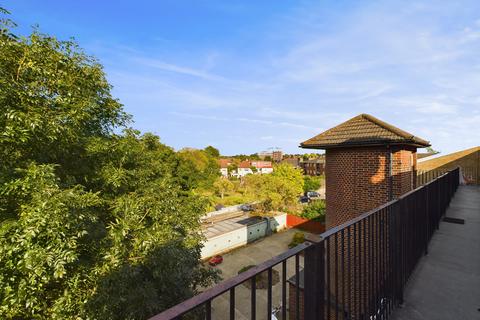 4b Station Parade, Beckenham, BR3 4DR