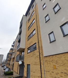 2 bedroom flat to rent, Southmere Drive, London SE2