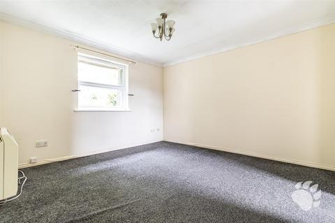 2 bedroom flat for sale, Blackthorn Court, Basildon SS16