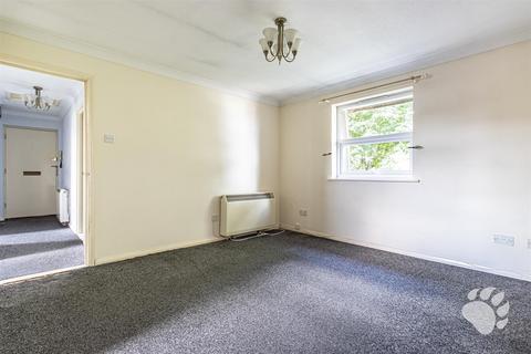 2 bedroom flat for sale, Blackthorn Court, Basildon SS16