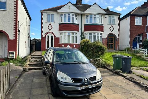 3 bedroom semi-detached house to rent, Shepwell Green, Willenhall