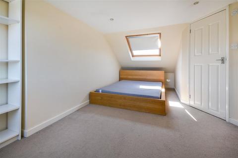 10 Briscoe Road, London, SW19 2AQ