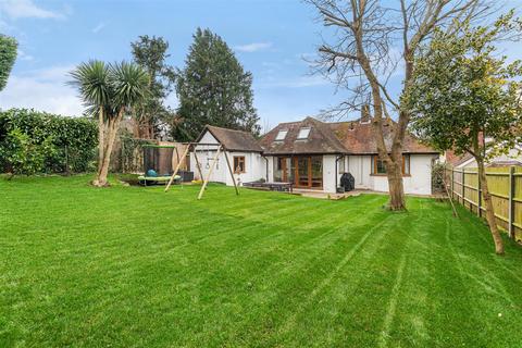 4 bedroom bungalow for sale, Cobham Way, East Horsley