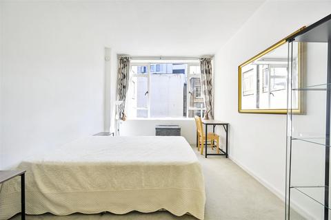 Studio for sale, Florin Court, London EC1M