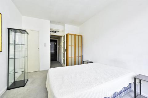 Studio for sale, Florin Court, London EC1M