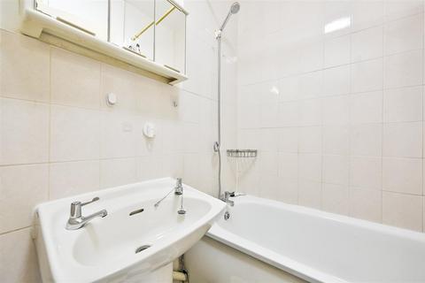 Studio for sale, Florin Court, London EC1M