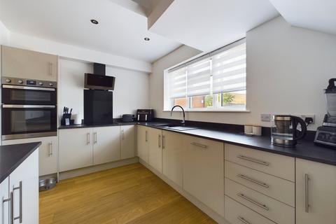50 York Road, Gloucester, GL4 3AZ