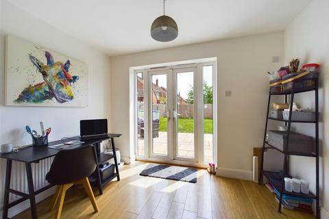 50 York Road, Gloucester, GL4 3AZ