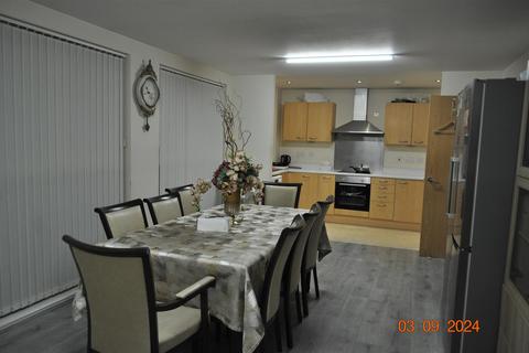 2 bedroom house for sale, Green View, Salford M7