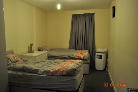41 Green View, Salford, M7 4GH
