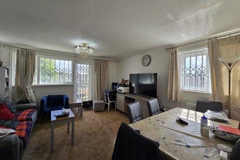 2 bedroom flat for sale, Lower Fosters, NW4