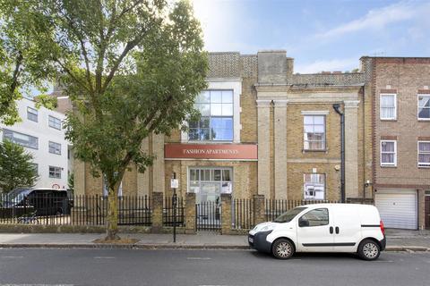 3 bedroom flat for sale, Grafton Road, London