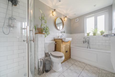 2 Atherton Close, Shalford, Guildford, GU4 8HZ