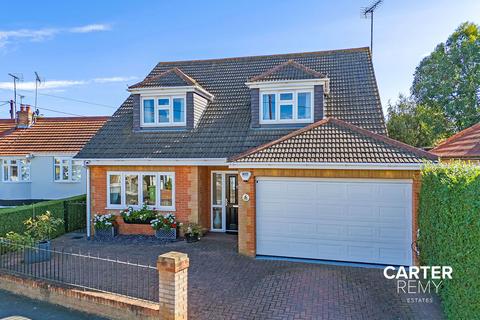 4 bedroom detached house for sale, Highlands Road, Bowers Gifford, SS13