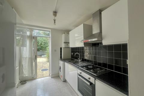 1 bedroom flat to rent, Longley Road, SW17 9LH