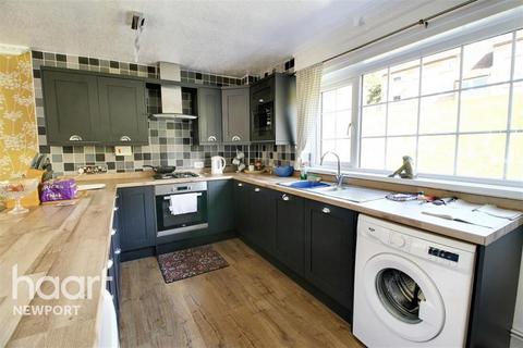 2 bedroom flat to rent, Cefn Crescent