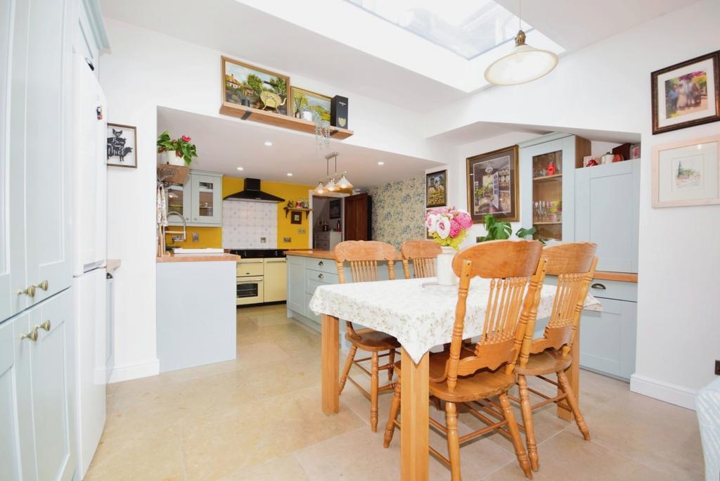 Kitchen/Dining Area