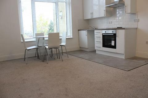 2 bedroom flat to rent, London SE19