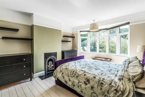 4 Cobham Road, Fetcham, Leatherhead, KT22 9AW