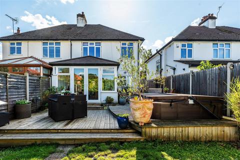 4 Cobham Road, Fetcham, Leatherhead, KT22 9AW
