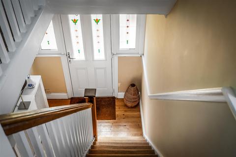4 Cobham Road, Fetcham, Leatherhead, KT22 9AW