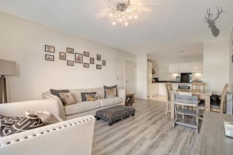 3 bedroom flat for sale, Jubilee Avenue, Highams Park E4