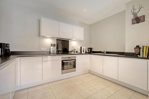 3 bedroom flat for sale, Jubilee Avenue, Highams Park E4