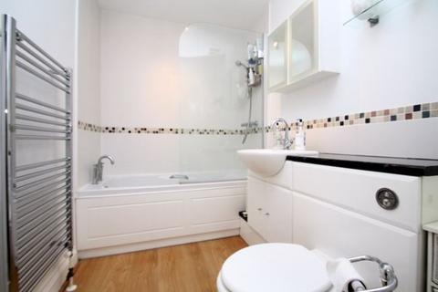 1 bedroom apartment to rent, Crescott Hall, FELTHAM, TW13