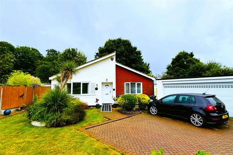 2 bedroom bungalow for sale, Peket Close, Surrey TW18