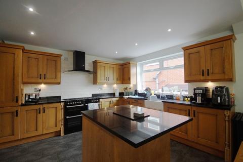 5 bedroom detached house for sale, Dacres Drive, Greenfield OL3