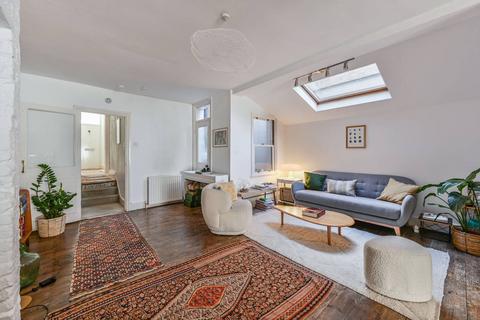 2 bedroom flat for sale, Leathwaite Road, Between the Commons, London, SW11