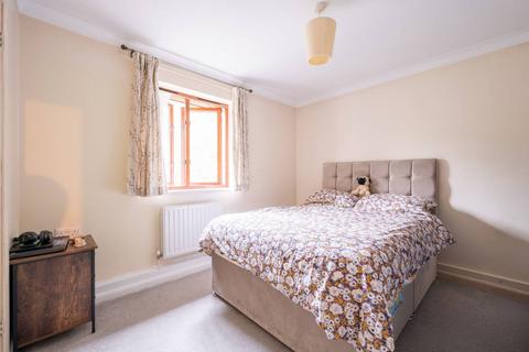 1 bedroom flat for sale, Newport House, Roehampton, London, SW15