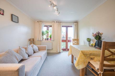 1 bedroom flat for sale, Newport House, Roehampton, London, SW15