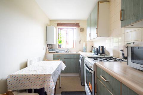 1 bedroom flat for sale, Newport House, Roehampton, London, SW15