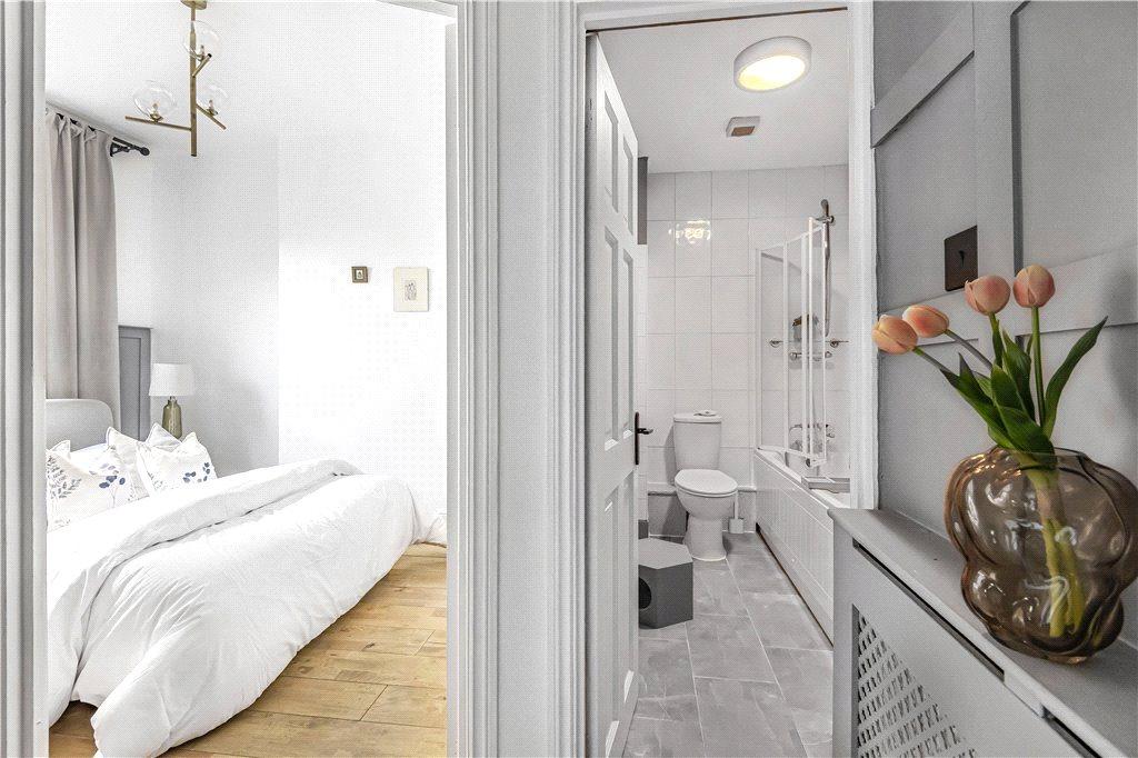 Bedroom/Bathroom