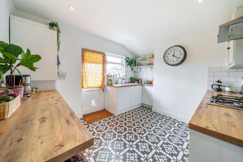 3 bedroom flat for sale, Balham High Road, Balham