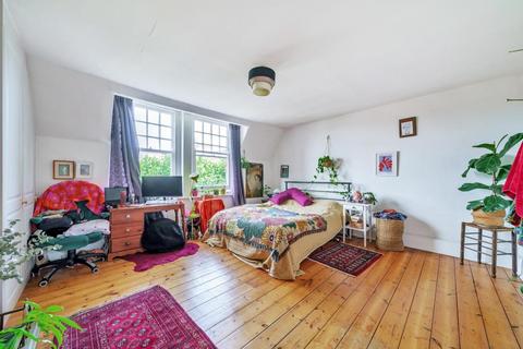 3 bedroom flat for sale, Balham High Road, Balham