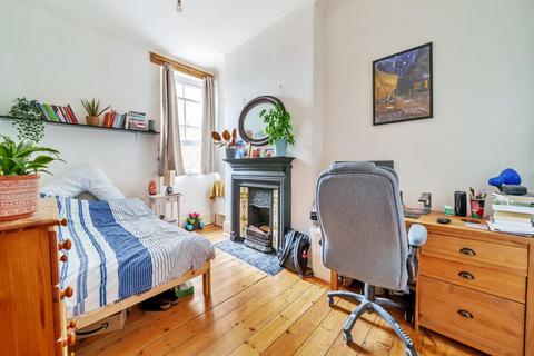 3 bedroom flat for sale, Balham High Road, Balham