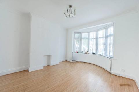 4 bedroom end of terrace house to rent, Blenheim Road, Harrow, HA2