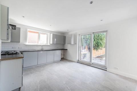 4 bedroom end of terrace house to rent, Blenheim Road, Harrow, HA2