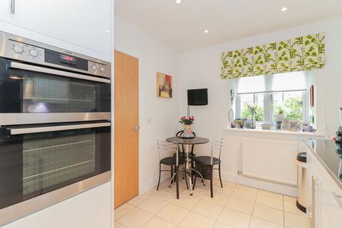 2 Butterfly Crescent, Hemel Hempstead, HP3 9GS