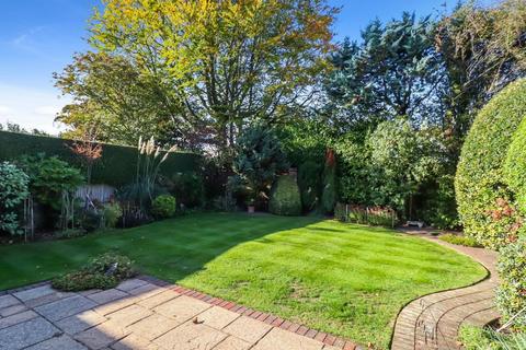 15 Tylers Close, Kings Langley, WD4 9QA